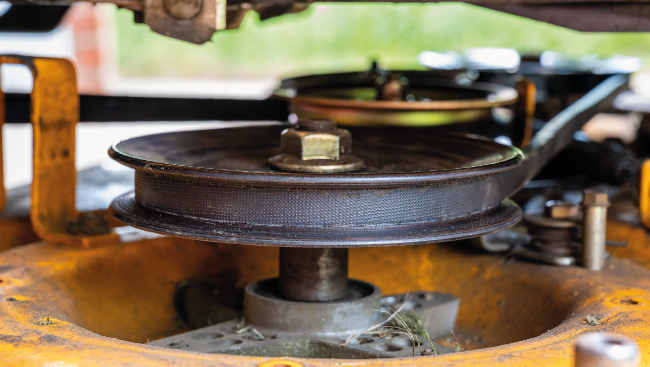 Descubre cómo tensar la correa de un cortacésped de forma sencilla