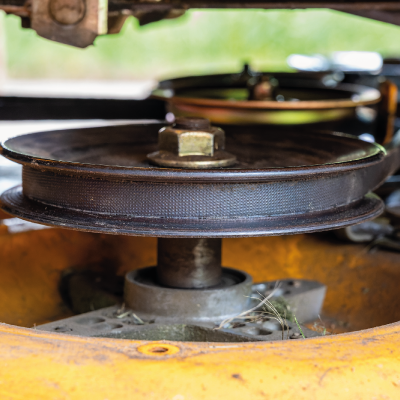 Descubre cómo tensar la correa de un cortacésped de forma sencilla